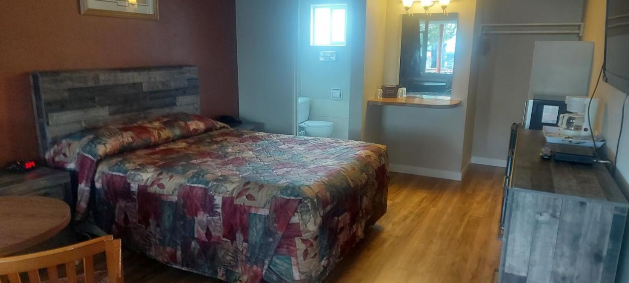 Lazy Bear Lodge クランブルック エクステリア 写真