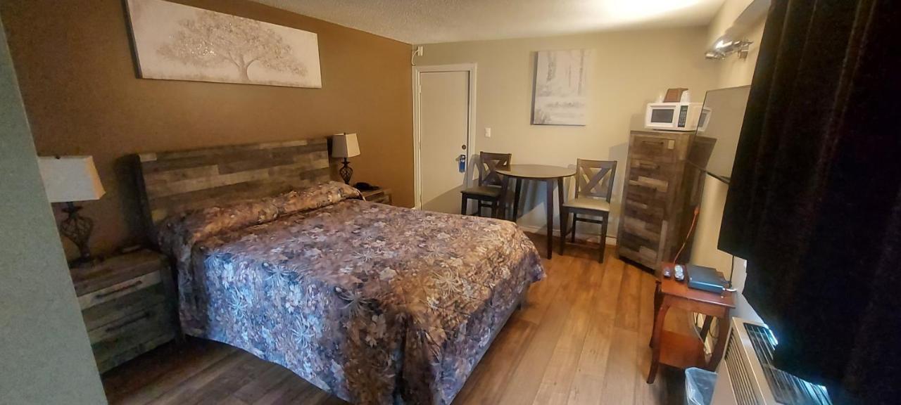 Lazy Bear Lodge クランブルック エクステリア 写真