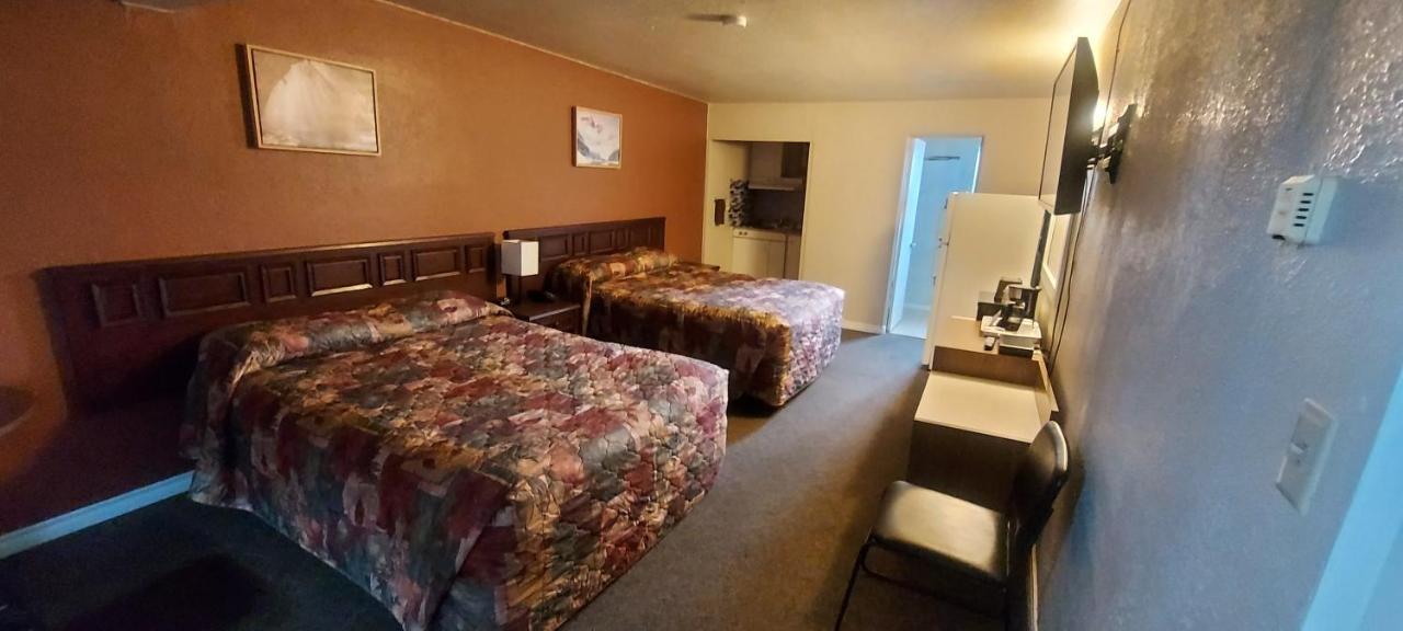 Lazy Bear Lodge クランブルック エクステリア 写真