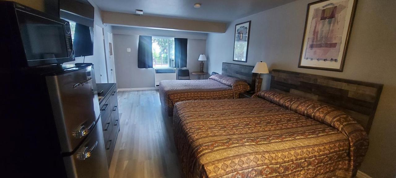Lazy Bear Lodge クランブルック エクステリア 写真